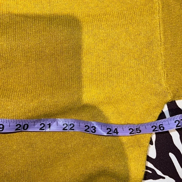 Vintage mustard yellow turtle neck sweater poncho with Tassels hem Sz M - Picture 5 of 10